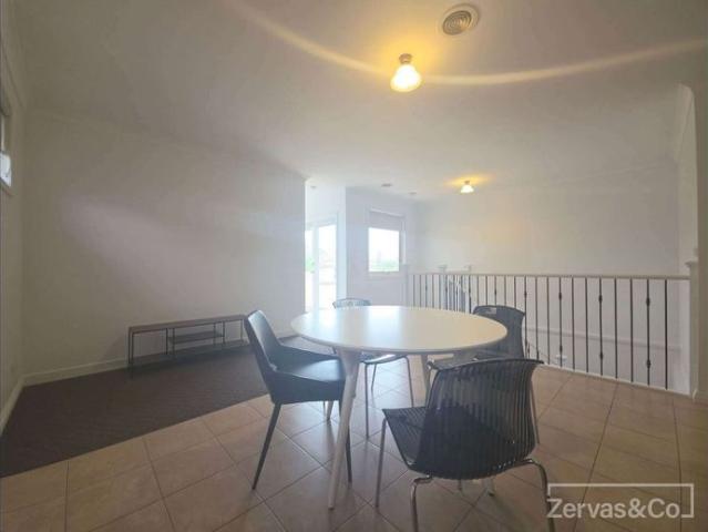 Furnished 3 bedroom unit near Uni