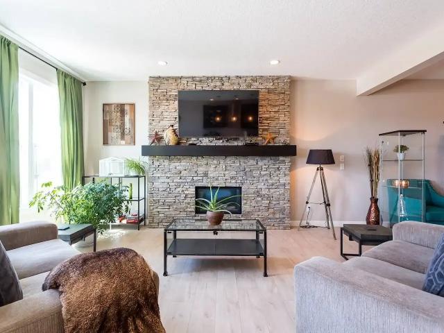 Furnished 3 Bedroom Upscale Executive House Rental — 3 Bedrooms Main Floor
