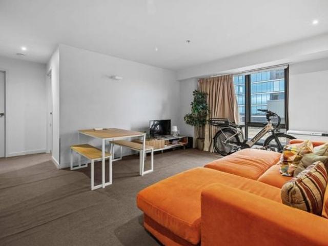 Furnished 3 bedroom 2 bathroom on st kilda road