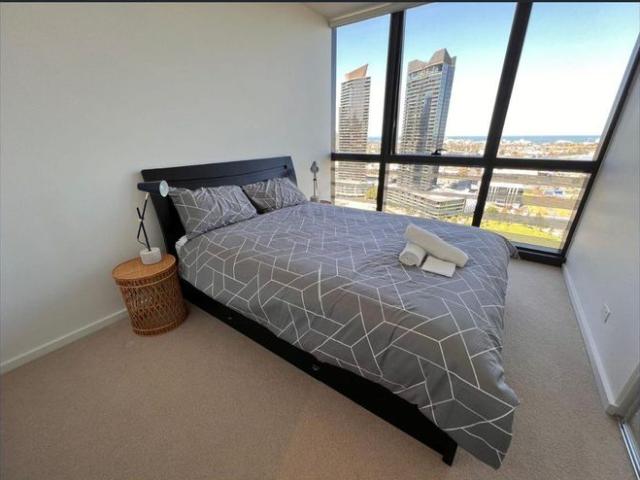 Furnished 3 Bedrooms Apartment with Wonderful Water Views on Collins Street