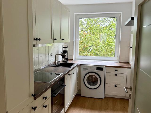 Furnished 3 room apartment in central prime location in Bilk, Dusseldorf Amsterdam Apartments for Rent