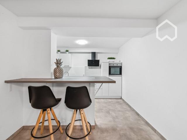 Furnished 3 room basement apartment with smart home, WiFi and fitted kitchen in Cologne Weiden – parking space included!, Koln Amsterdam Apartments for Rent