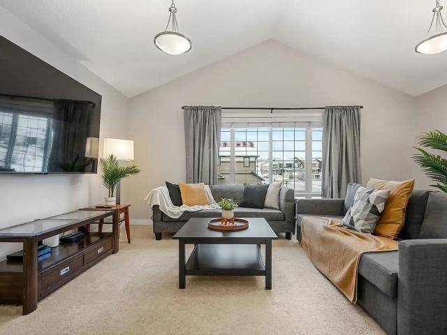 ⭐️FURNISHED⭐️1 6 month term⭐️3 Beds 2.5 Bath⭐️Utilities and WiFi Included⭐️ — 3 Bedrooms House