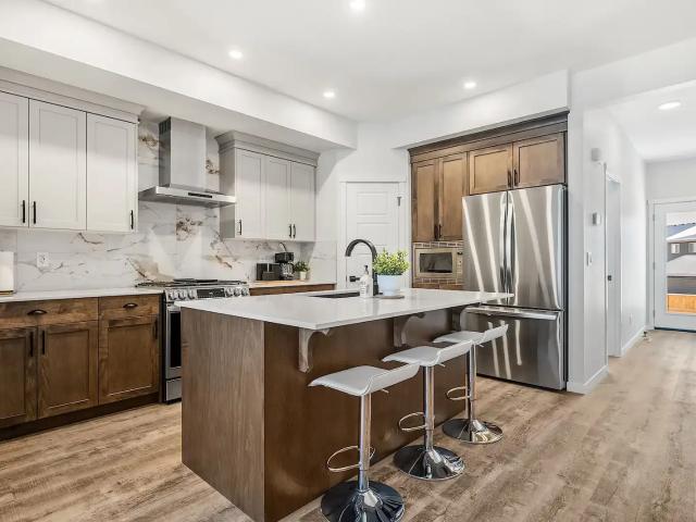 ⭐️FURNISHED⭐️1 6 month term⭐️6 Beds 3 Bath⭐️Utilities and WiFi Included⭐️ — 4 Bedrooms+ Den House