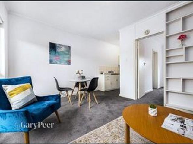 Furnished 1 bd flat available for rent