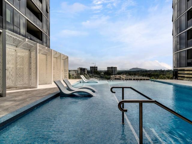 Furnished 1 Bed apartment with study, bills & internet included + parking