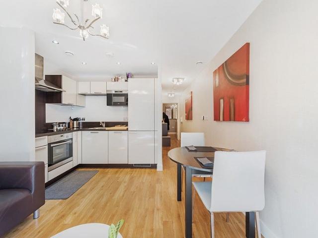 Furnished 1 Bed Flat in Canada Water with Gym