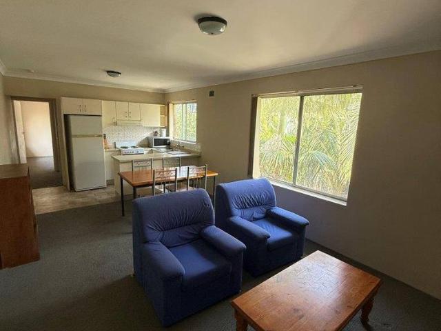 FURNISHED 1 BED UNIT