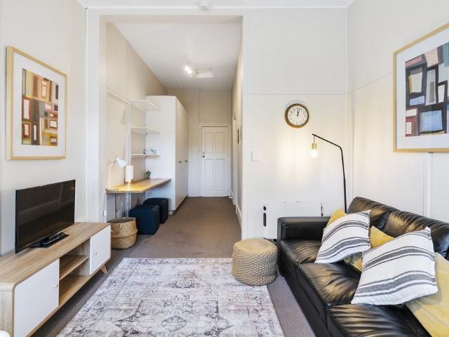 Furnished 1 Bedroom on CBD Fringe