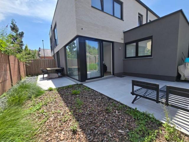 Furnished 1 bedroom apartment with garden and parking space