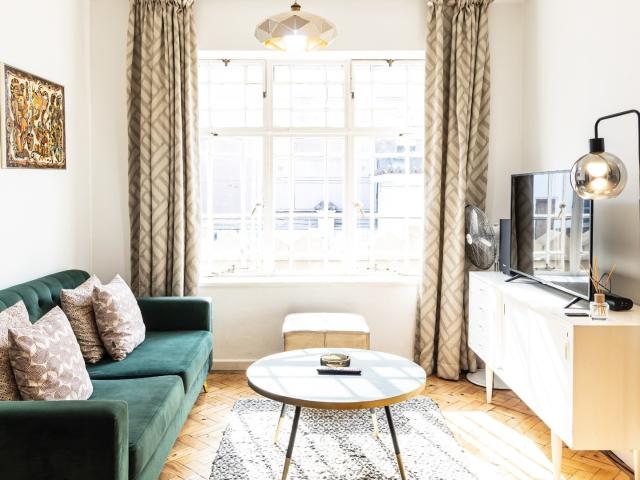 Furnished 1 Bedroom Apartment in Cape Town City Centre