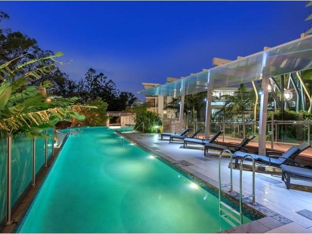 Furnished 1 Bedroom Parkside Peace and Turnkey Style Overlooking Victoria Park