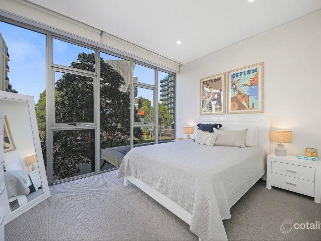 FURNISHED 1 BEDROOM + STUDY | SPLIT LEVEL | STREET ENTRY | SECURE CARSPACE