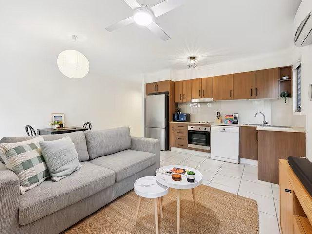 Furnished 1 Bedroom Unit in Prime Location!