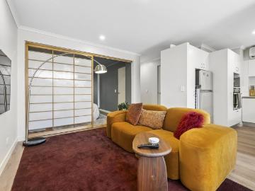 Furnished 1 Bedroom With Rare Riverfront Courtyard with City and Story Bridge Views