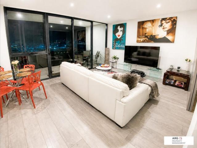 FURNISHED 1 bedroom, 1 car park and large balcony next to Highpoint