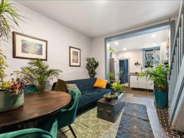 Furnished 1 bedroom 2 level terrace in Paddington with backyard