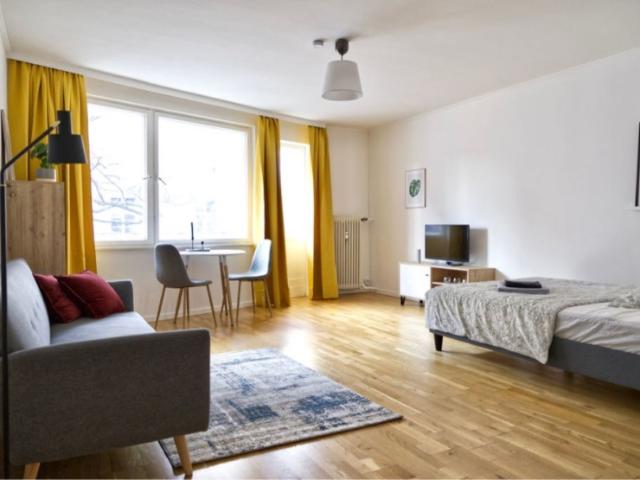 Furnished 1 Room Apartment with Balcony in Berlin Charlottenburg Westend, available Oct 1