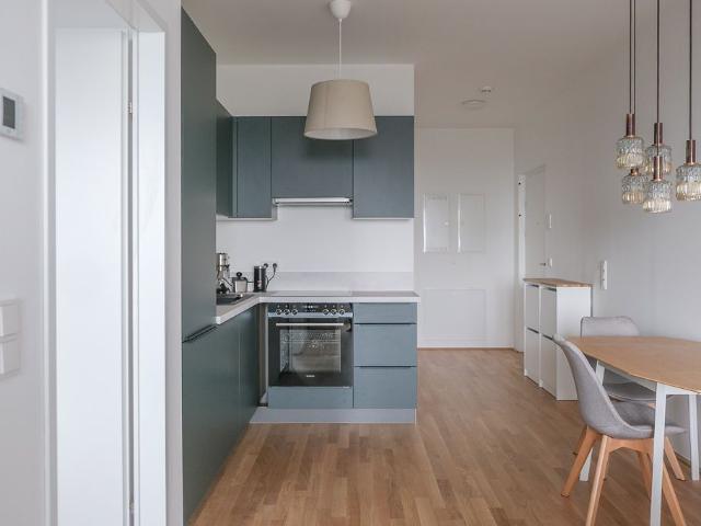 Furnished 25th Floor Flat, Prater View – Pool, Spa & Gym next to U3