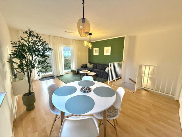 Furnished 2.5 room apartment with terrace & separate entranceBright home close to park, Langen Hessen