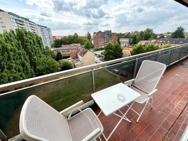 Furnished 2 Bed Apt w/ Balcony, Bright & Spacious Veeweyde