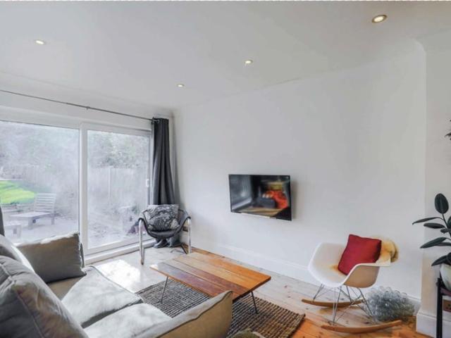 Furnished 2 bed garden flat – East Dulwich