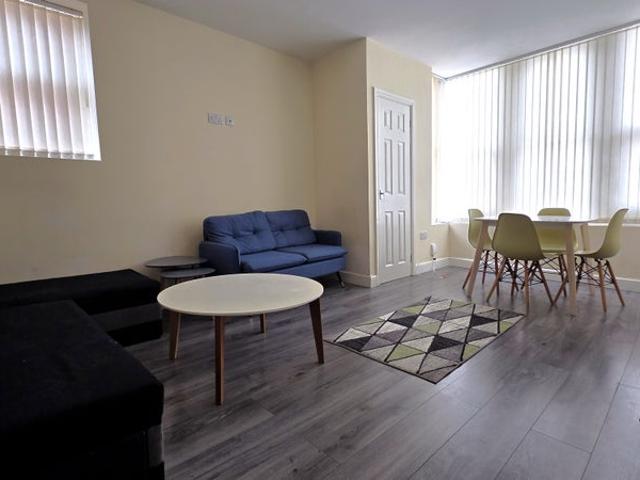 Furnished 2 Bed Flat, Harehills — 68.2HHL