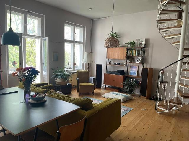 Furnished 2 bedroom maisonette in Kreuzberg, 2 bathrooms, balcony, by the canal, south oriented
