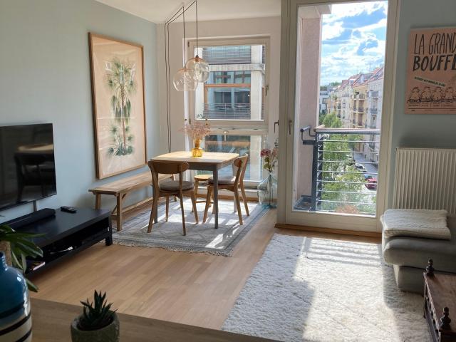 Furnished 2 bedroom apartment with balcony in Berlin Mitte, 79 m²