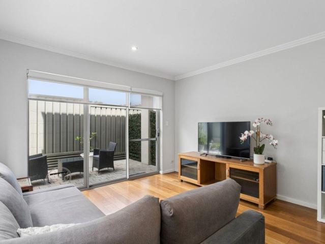 Furnished 2 Bedroom Apartment with Private Courtyard | Mount Hawthorn