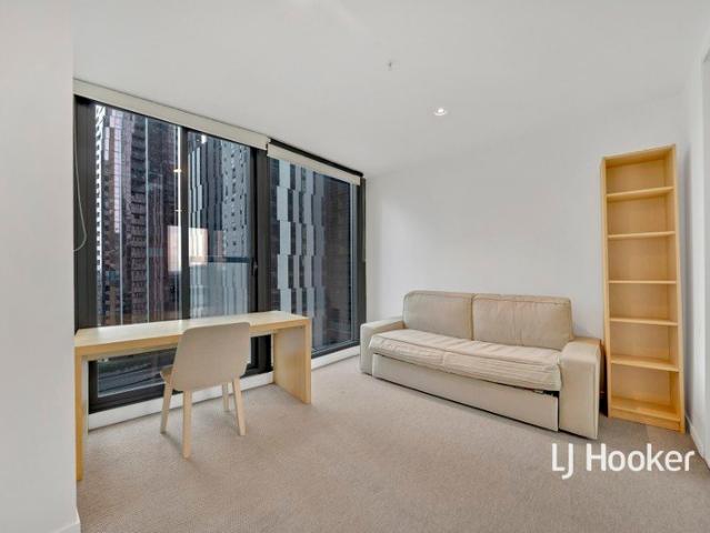 Furnished 2 bedroom apartment at La Trobe St with great views!
