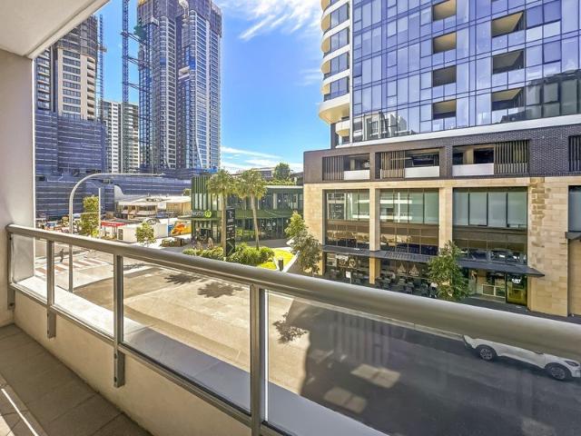 2 Bedroom Apartment with Study Nook in Prime Rhodes Location