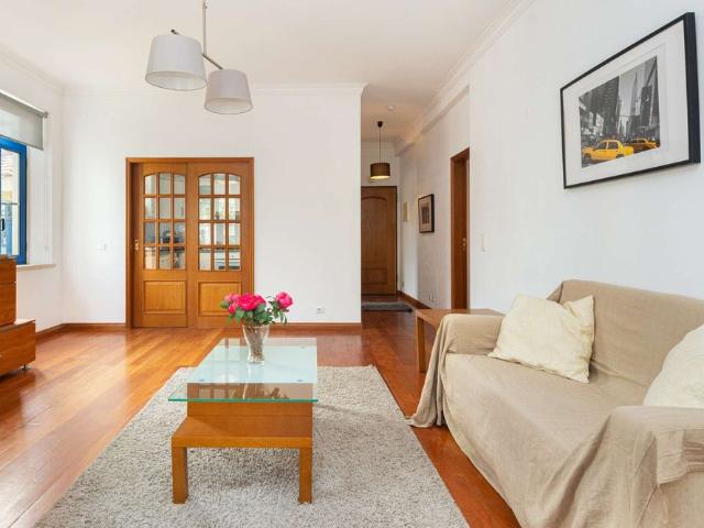 Furnished 2 bedroom apartment for rent in Monte Estoril