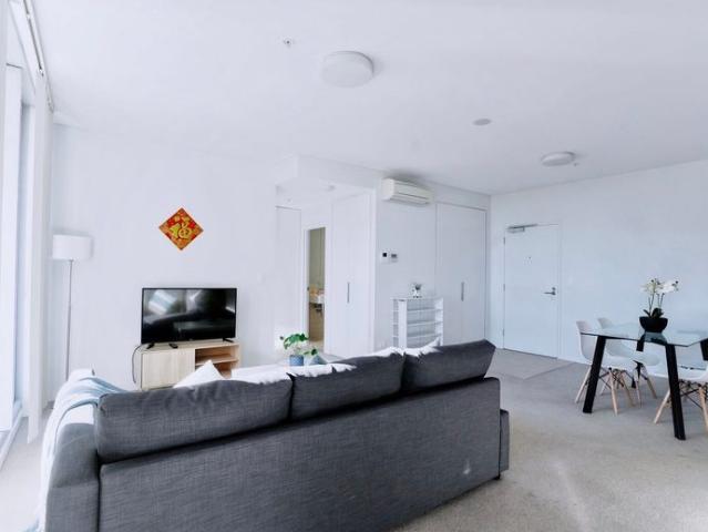 Furnished 2 Bedroom Apartment In Discovery Point