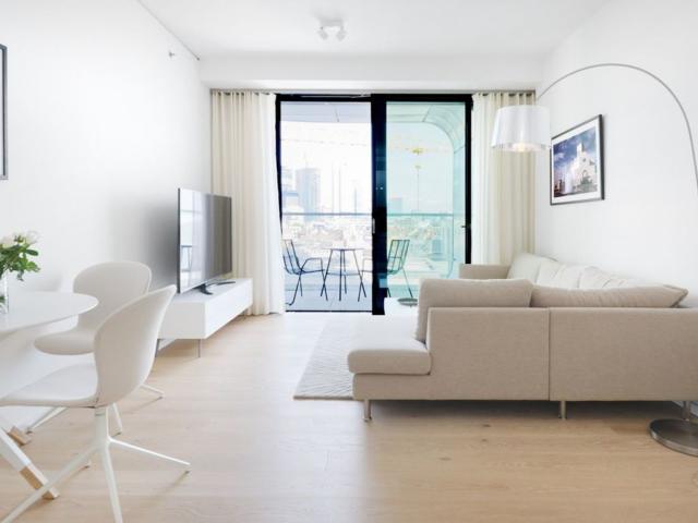 Furnished 2 Bedroom Apartment in Grand Tower Frankfurt with Skyline Views