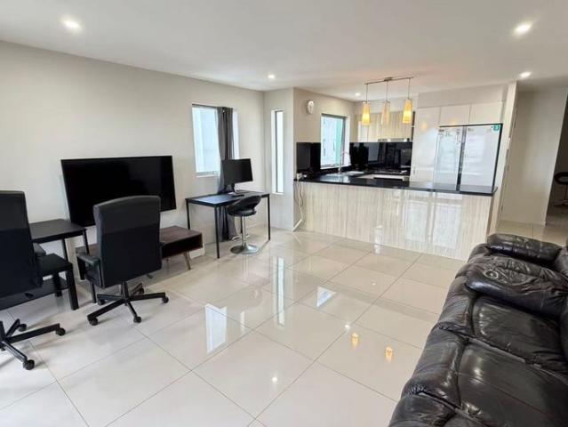 Furnished 2 Bedroom Apartment Opposite Westfield Garden City
