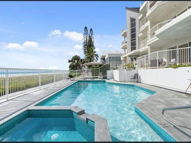 Furnished 2 Bedroom Apartment – Surfers Horizons, Palm Beach