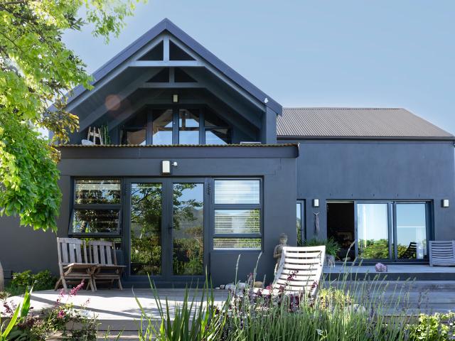 Furnished 2 Bedroom En Suite Home in Prime Noordhoek location, Available long term