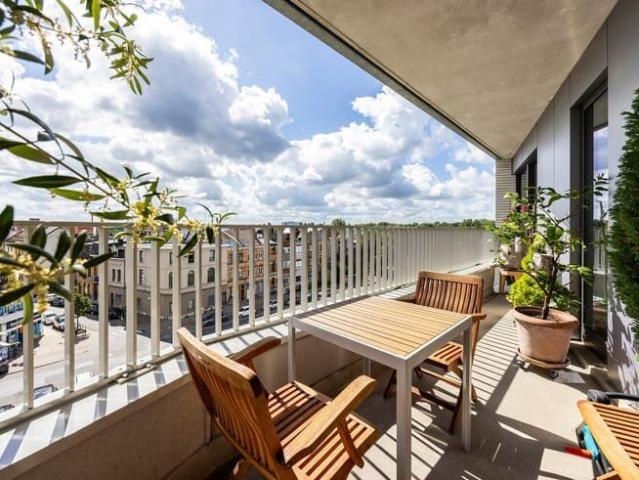 FURNISHED 2 BEDROOM FLAT WITH TERRACE, PARKING & GYM