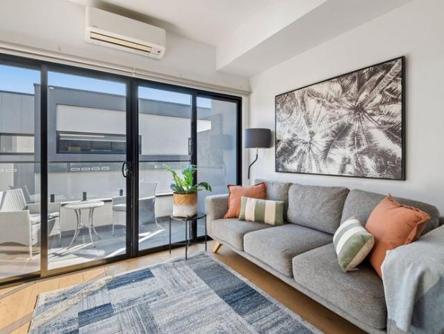 Furnished 2 Bedroom Townhouse in St Kilda | Flexible 3+ Month Stays