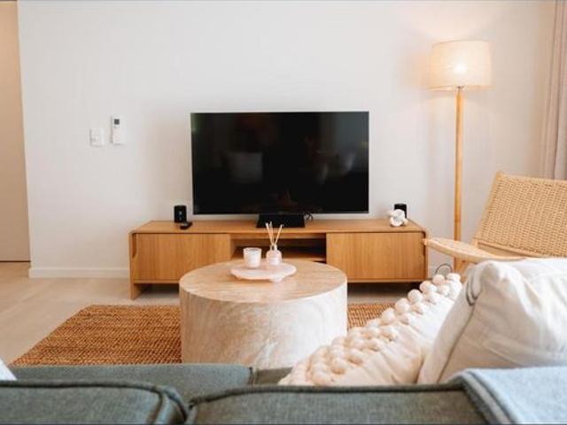 FURNISHED 2 BEDROOM 2 BATHROOM 1 GARAGE MODERN APARTMENT KINGS BEACH GREAT LOCATION