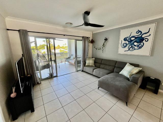FURNISHED 2 BEDROOM, 2 BATHROOM UNIT IN TRINITY COVE!