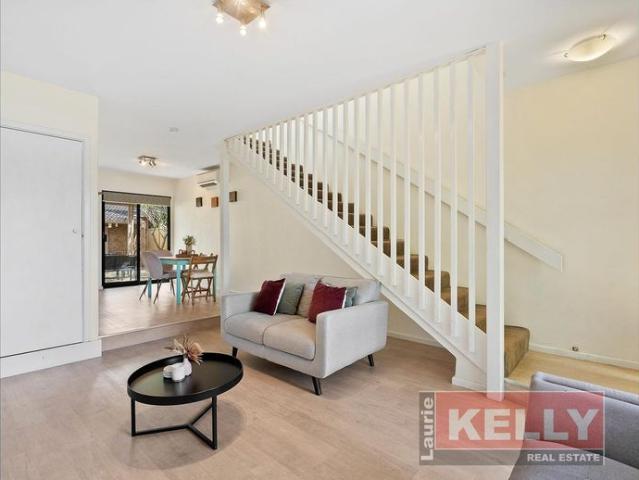 Furnished 2 brm townhouse in great location