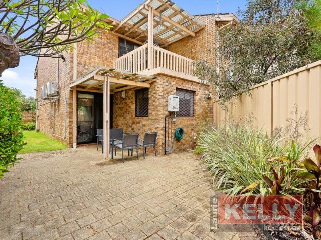 Furnished 2 brm townhouse in great location