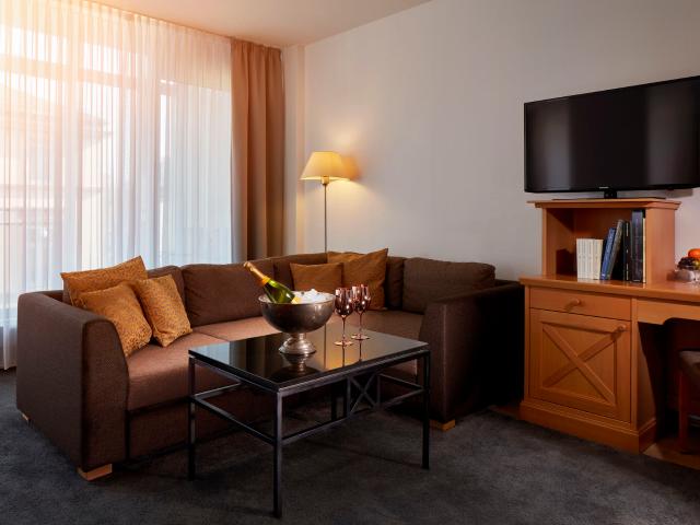 Furnished 2 Room Apartment with Balcony near Alte Oper Frankfurt
