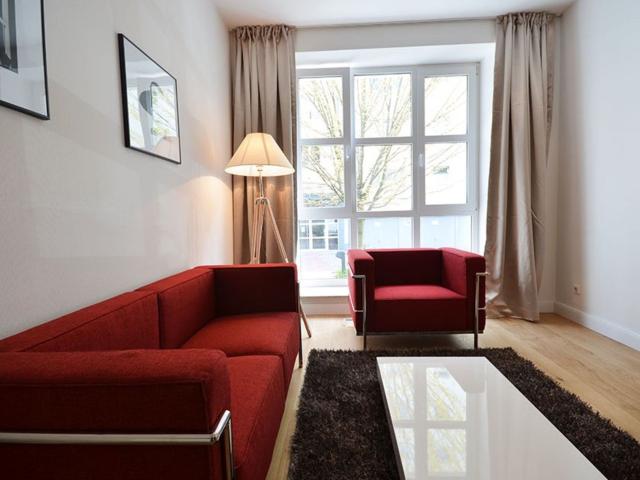 Furnished 2 Room Apartment with Hardwood Floors in Frankfurt Sachsenhausen