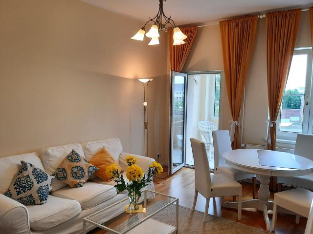 Furnished 2 Room Apartment with Loggia and Green Views in Berlin Weißensee