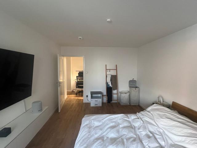 Furnished 2 Room Apartment with Loggia & Home Office Setup in Central Location, Munchen Amsterdam Apartments for Rent