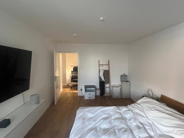 Furnished 2 Room Apartment with Loggia & Home Office Setup in Central Location