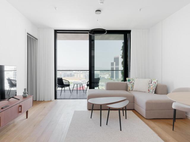Furnished 2 Room Apartment with Skyline View in Eden Tower Frankfurt Ostend